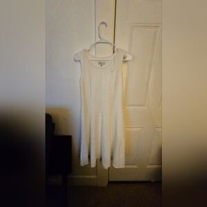 Elegant White Sleeveless Dress